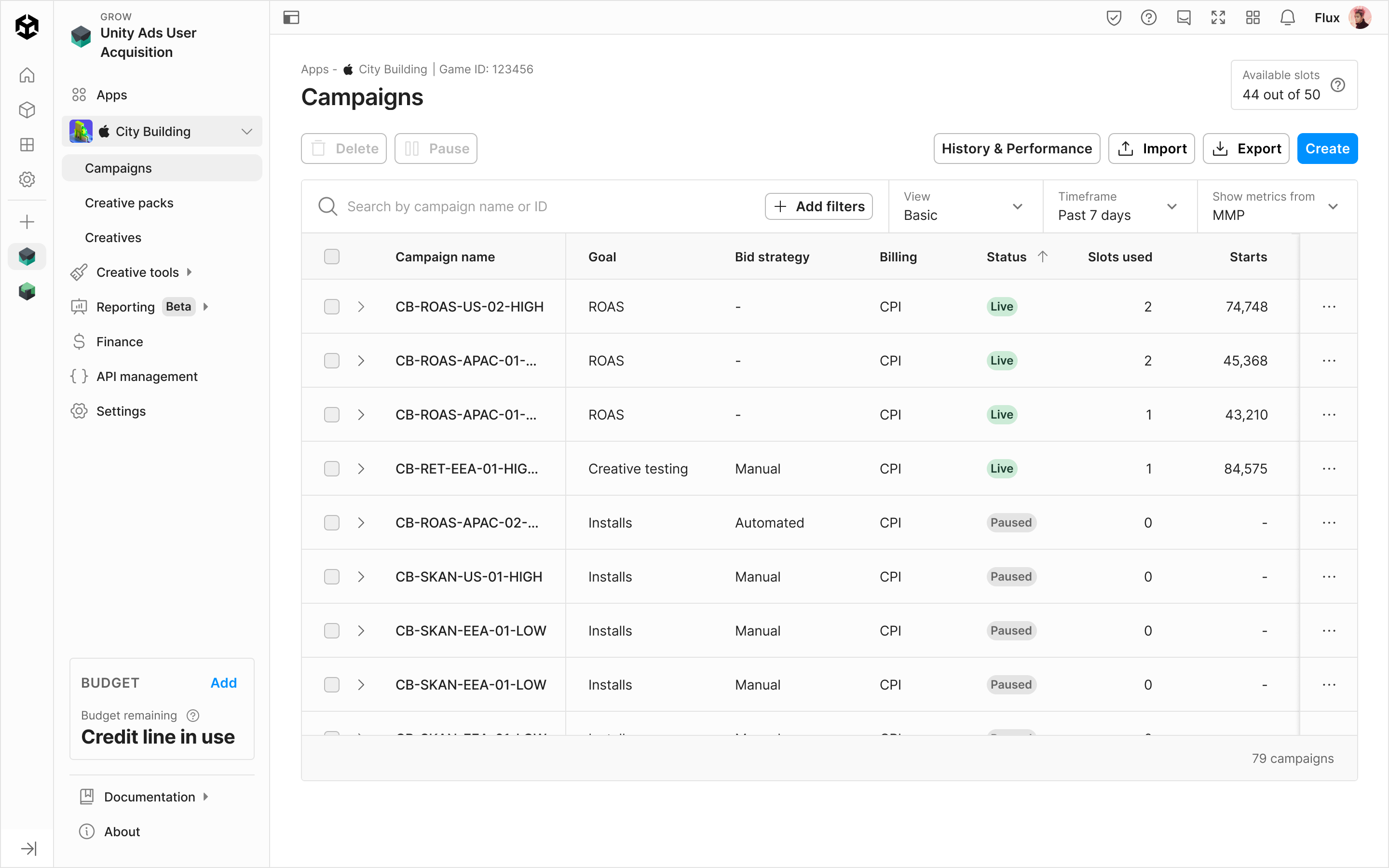 User Acquisition (ユーザー獲得) ダッシュボードの Campaigns ページで、Available slots カウンターに 44/50 と表示されています。このページの各キャンペーンは、Slots used 列に 0 - 2 の数字が表示されています。